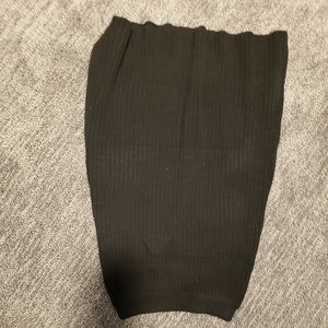 Black knee-length ribbed skirt